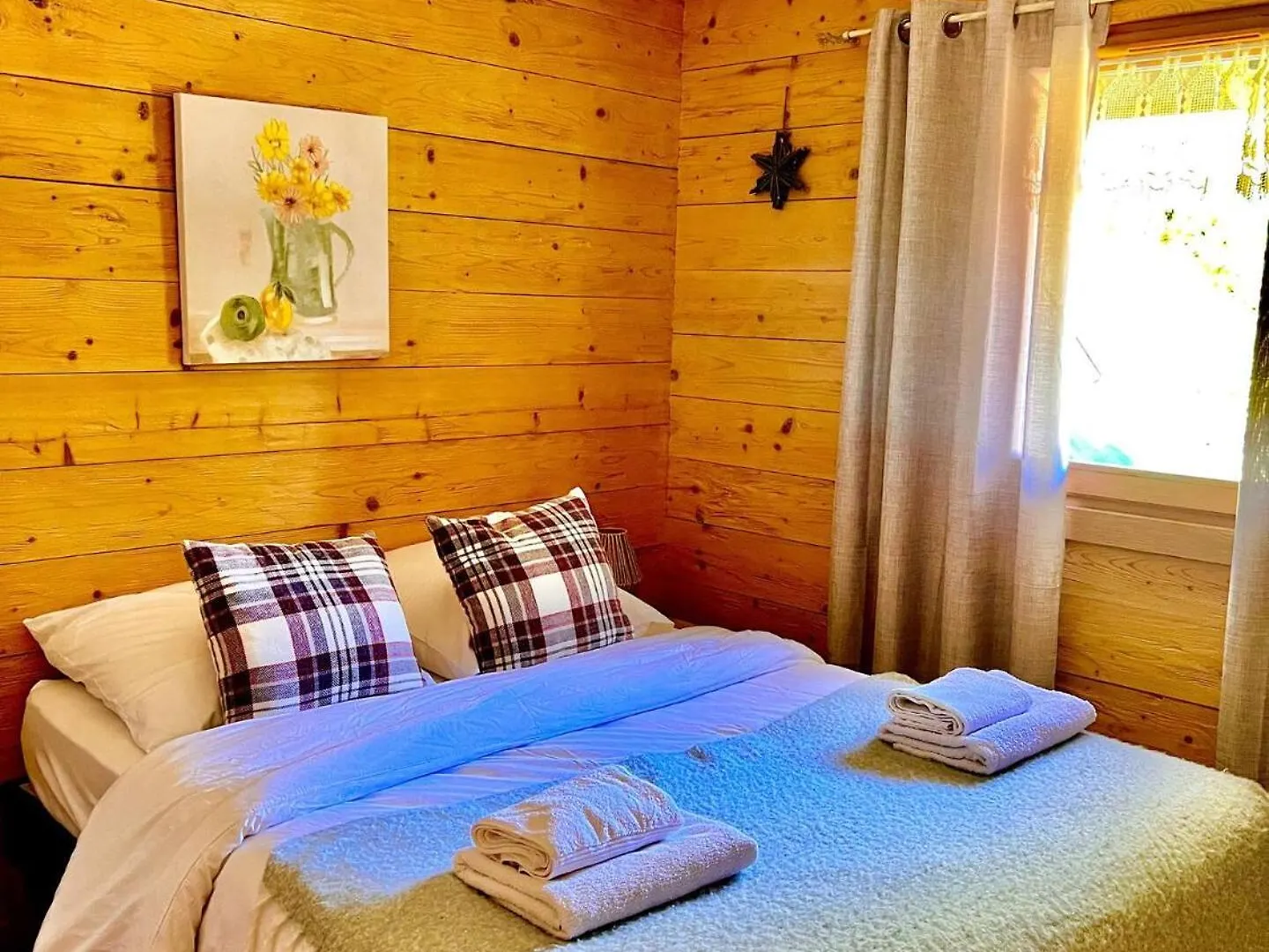 Charming Family Chalet For 8 People, With Private Hot Tub Les Clefs